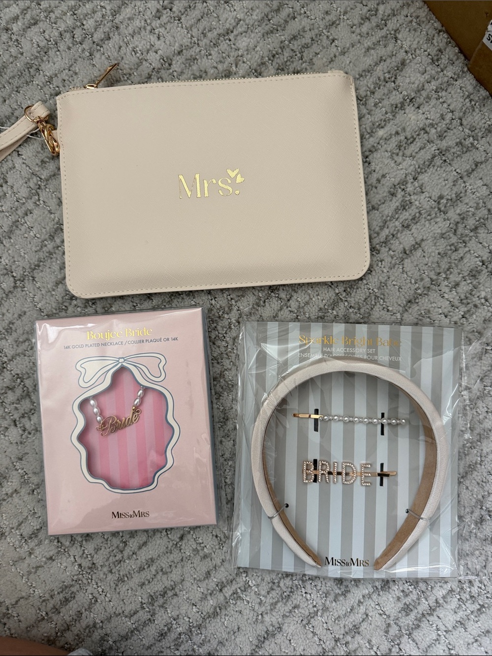 'Mrs.' Cream Wristlet Pouch – Bridal Accessory Set